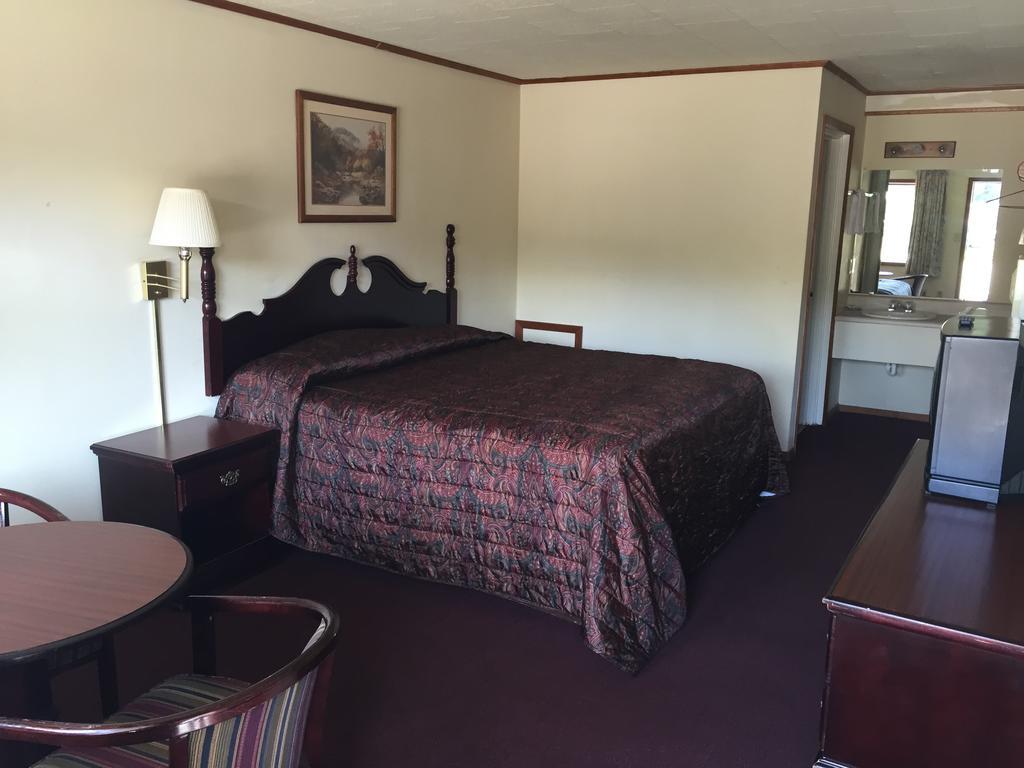 A Sapphire Inn Franklin Bilik gambar